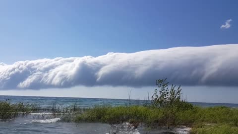 Rare morning glory cloud