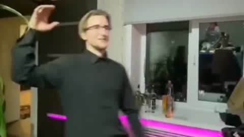 Когда пришёл к другу поиграть в доту😂😂😂