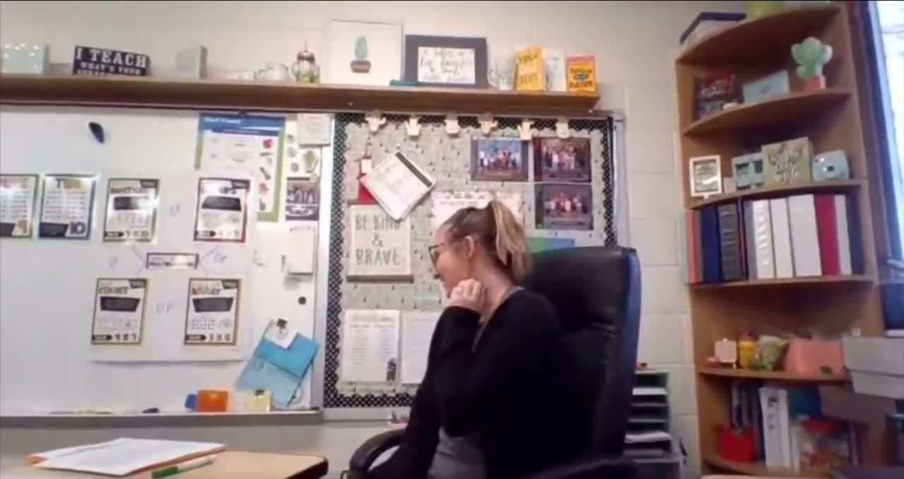 Teacher farts during online class, very funny!