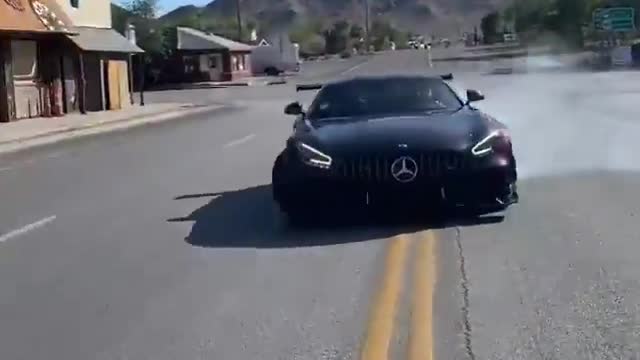 2021 Mercedes-AMG GTR smokin tire😱🔥