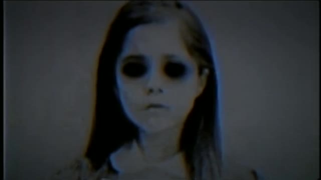 A menina dos olhos negros