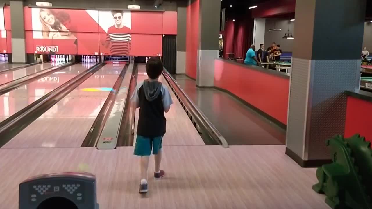 Spencer at SEPTA Bowling VID 20180609 141746