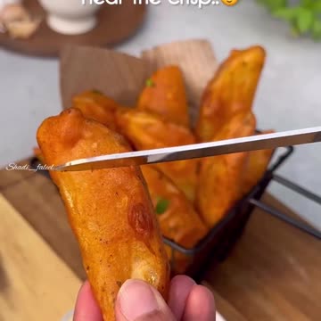 "Crunch it Up: Spicy Crispy Potato Wedges That Pack a Flavour Punch!"