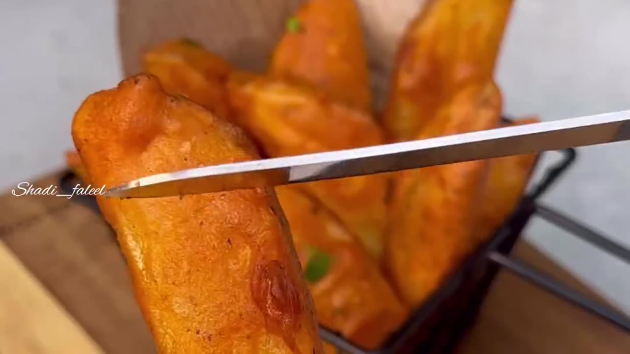 "Crunch it Up: Spicy Crispy Potato Wedges That Pack a Flavour Punch!"