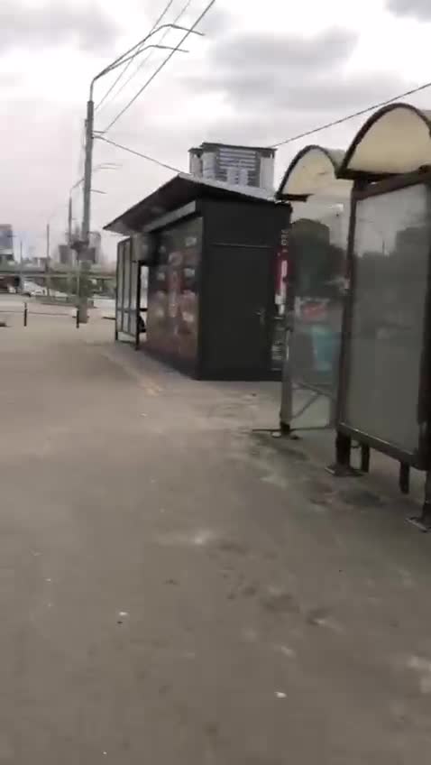 Hodam i hodam, ulazak na Irpin filmski set je skoro nemoguć.