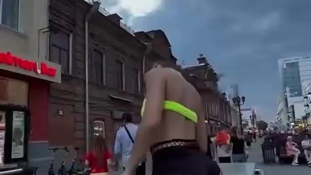 Russia, Twerk, Monument, Police!