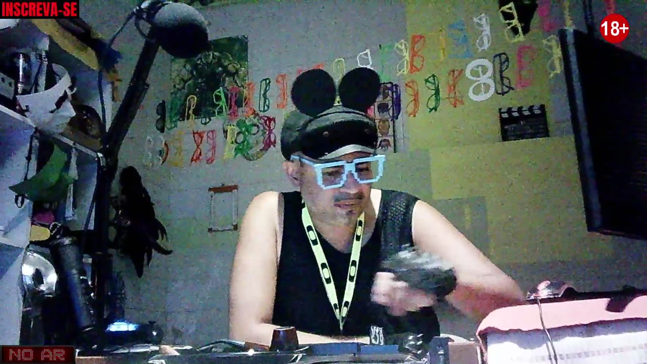 vai assistindo aew ,que depois eu coloco um titulo : ep 99