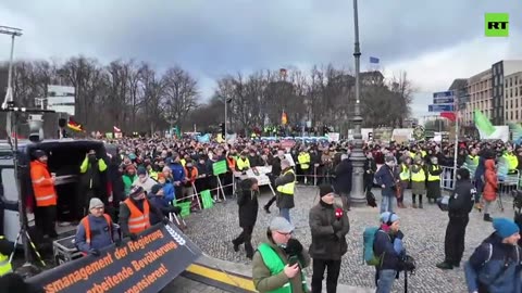 'No farmers, no food, no future' | German farmers protest against govt subsidy cuts