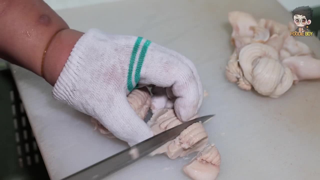 Cooking big octopus with street snacks