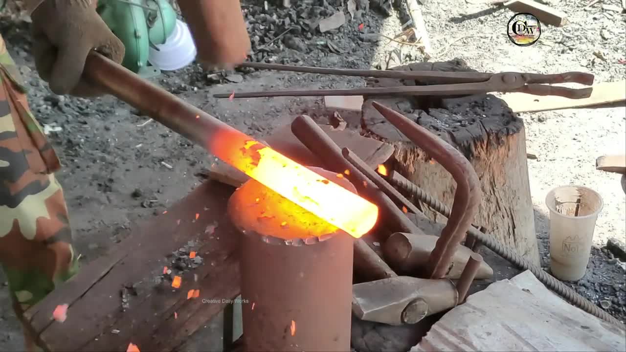 Amazing Skills - Forging a Beautiful SPEAR | Ancient Weapon Forged in Fire