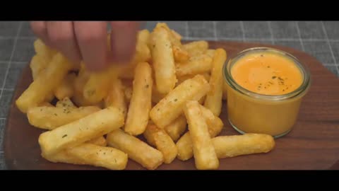 फ्रेंच फ्राइज़ # Crispy French Fries At Home | With Cheese Sauce