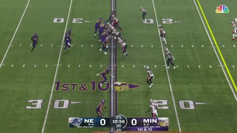 Justin Jefferson completes a pass to Adam Thielen