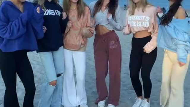 girls that wanna make tiktoks