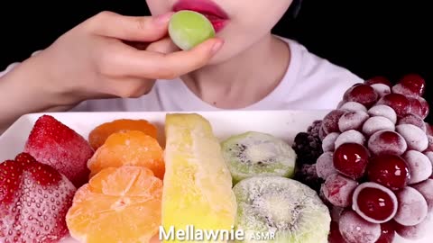 ASMR FROZEN FRUITS 얼린과일 STRAWBERRY, GRAPE, KIWI, PINEAPPLE, BLACKBERRY etc. EATING SOUNDS MUKBANG 먹방