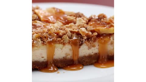 CARAMEL APPLE CRUMBLE CHEESECAKE