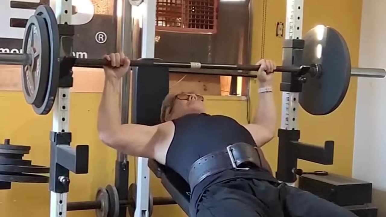 65 yr old LOW INC BENCH 4🎥 TUESDAY NOV 7TH Hit 71 bodyweight PULL-UPS