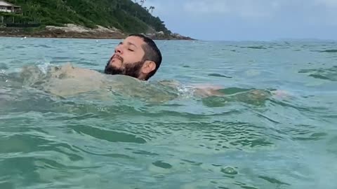 Curtindo uma tarde na praia de Quatro Ilhas, Bombinhas - SC | Som Ambiente