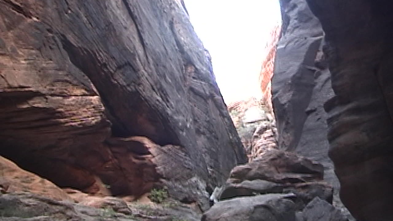 Brian and Brittany hiking through Pine Creek Canyon