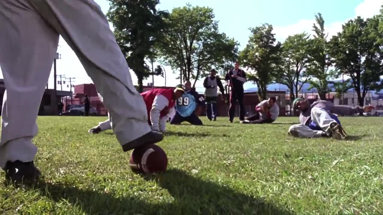 Jet Li plays American football by his own rules in the film ROMEO MUST DIE (2000)