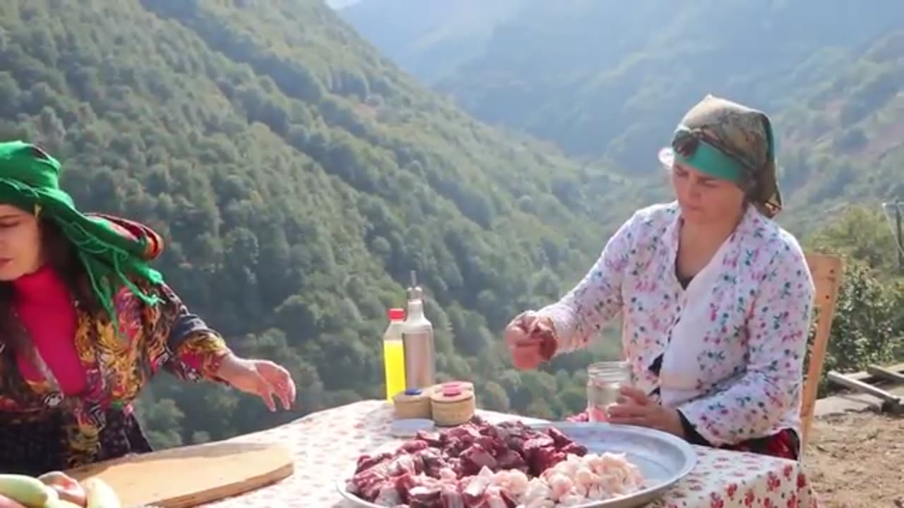 Cook a whole leg of beef in the mountain oven