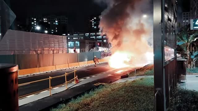 Block 402Chua Chu Kang17 Nov 10pmVan on fire