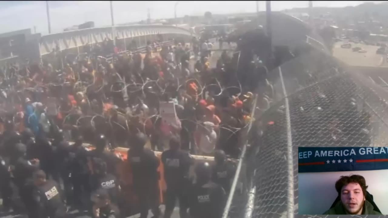 1,000+ Illegals Storm Entrance Near Texas