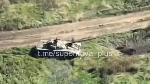 💥 Ukraine Russia War | Ukrainian Mine Weapon Hits Russian Tank, Crew Flees | RCF