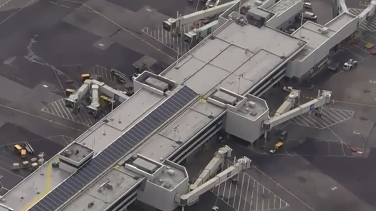 BREAKING: JFK Terminal 1 Suffers a large Power Outage due to a fire Causing Wild Diversions