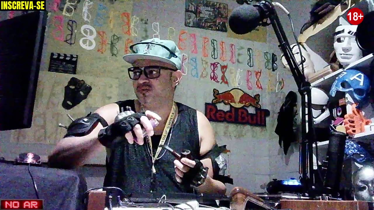 cachimbo entupido ,facebook e vontade de cagar.