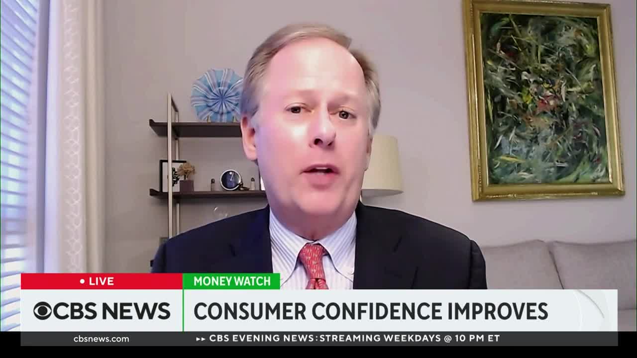 Consumers' confidence increases as their expectations decline