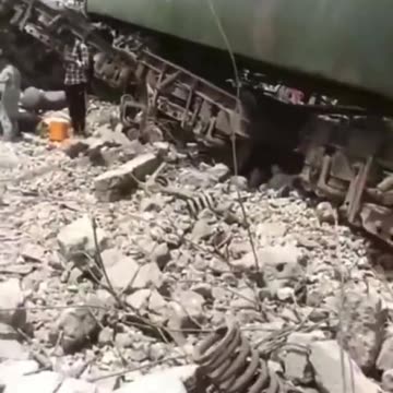 Train accident in Pakistan resulting loss of 15+ lives, injury to 40 individuals