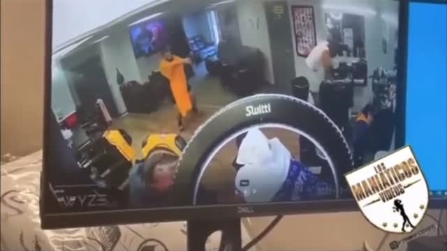 GRAPHIC VIDEO WARNING a criminal attempts to shoot an off-duty police officer
