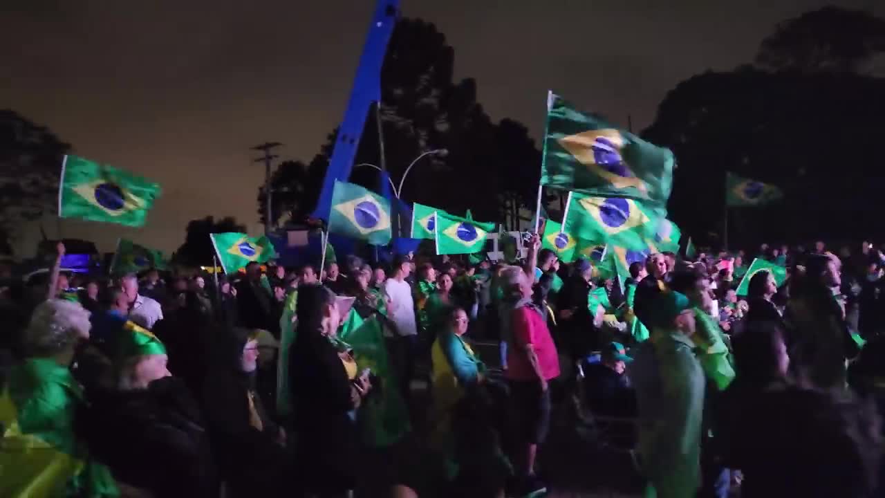 Manifestação em frente ao exército está lotando todos os dias