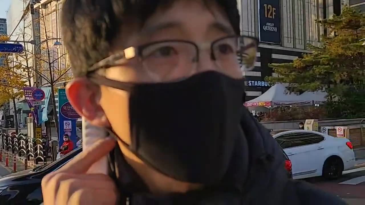 20201119_V3_S02(98AY5aiQS1s)첫 경험_ 그냥 들고있는건데 팔은 좀 아프네요! 한국빼고 다 아는 4.15부정선거, 대구 동아백화점 앞에서
