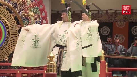 Princess Aiko and Princess Kako watch traditional Japanese music performance