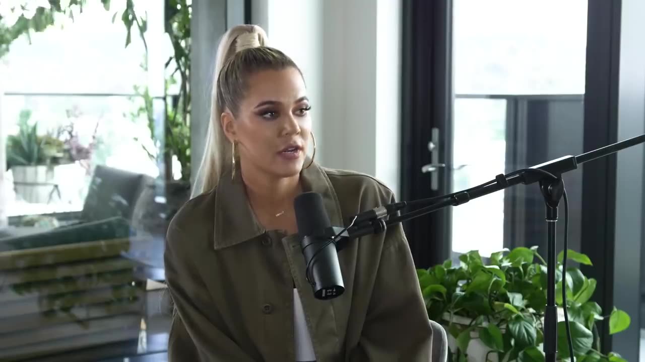 KHLOE KARDASHIAN'S EYE OPENING