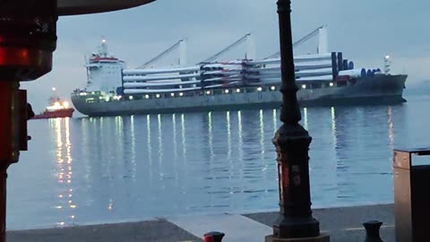 Πλοίο φορτωμένο με ανεμογεννήτριες!!!