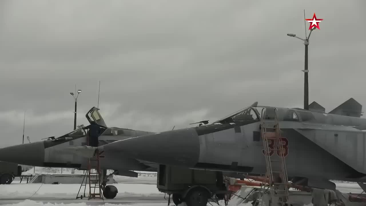 MiG-31 fighters forced the "intruder" to land