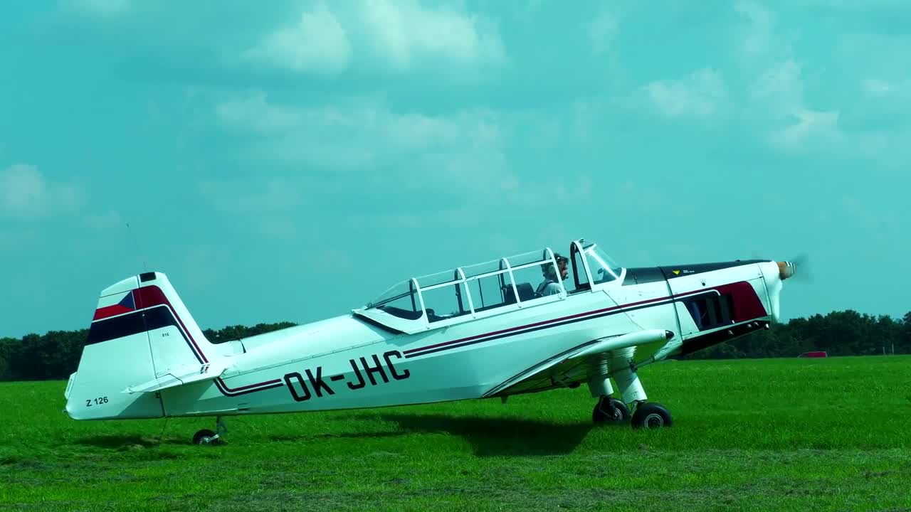 Aircraft taxiing _ Czechoslovak aircraft meeting _ 4K _ Vyskov 2021