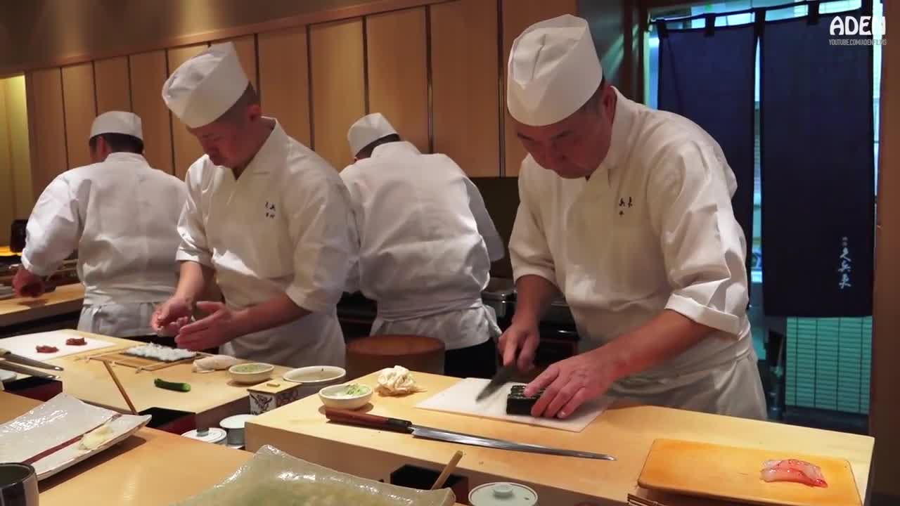 Sushi Rolls - Restaurant in Tokyo - Japanese Cuisine