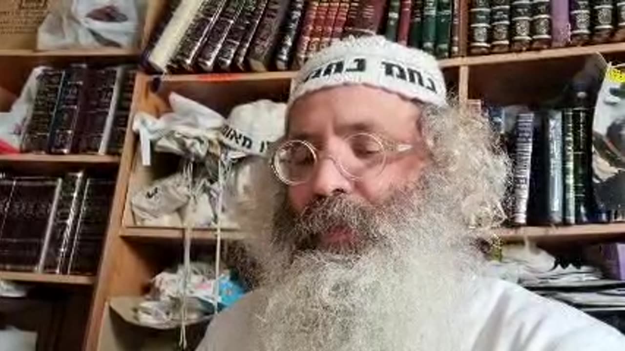 חטוף ובריך למימרא דמברך עדיף אחד המברך ואחד העונה אמן במשמע אלא שממהרין- שיר נ נח ס' מסכת נזיר דף סו
