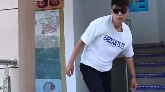 Man Tries to Push Deliveryman off Elevator But Gets Kicked Out by Dog#shorts