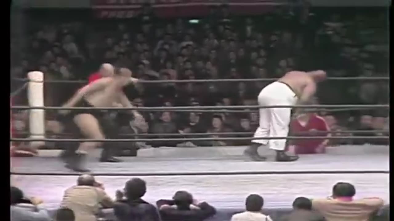 (198X) Abdullah the Butcher vs. Kim Il - Tokyo Sumo Hall