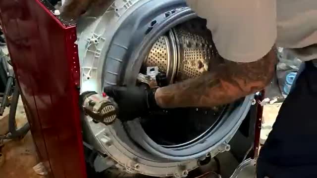 How The Insides Of Washing Machines Are Deep Cleaned _ Deep Cleaned _ Insider