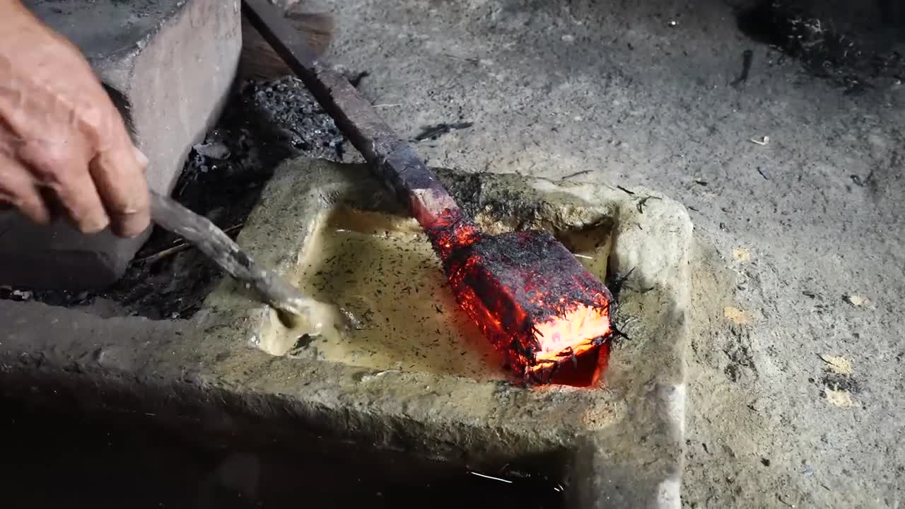 How Japanese samurai swords were made. A 75-year-old swordsman who has made 1,000 Japanese swords