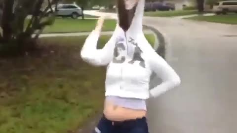 Long neck dancer