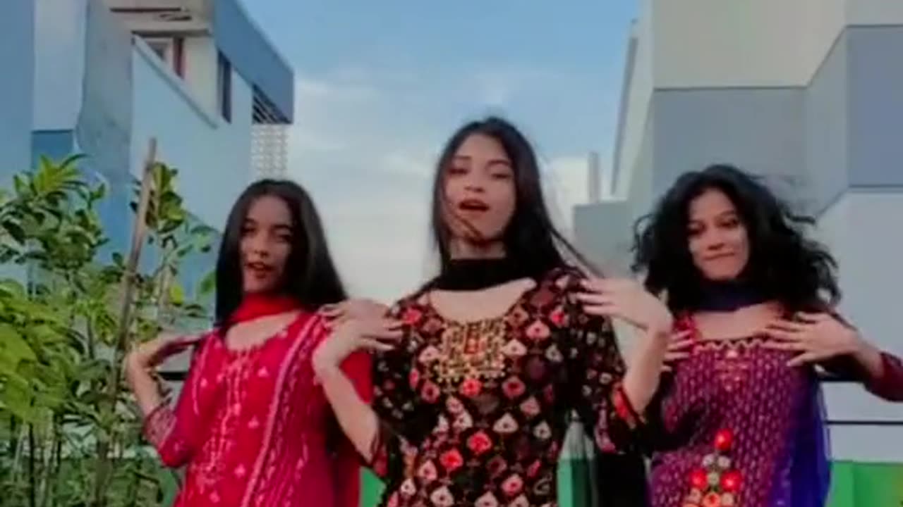 Viral tiktok girls dance