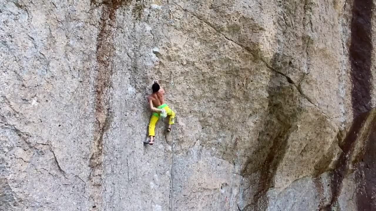 Wang Qinghua climbs the natural rock wall