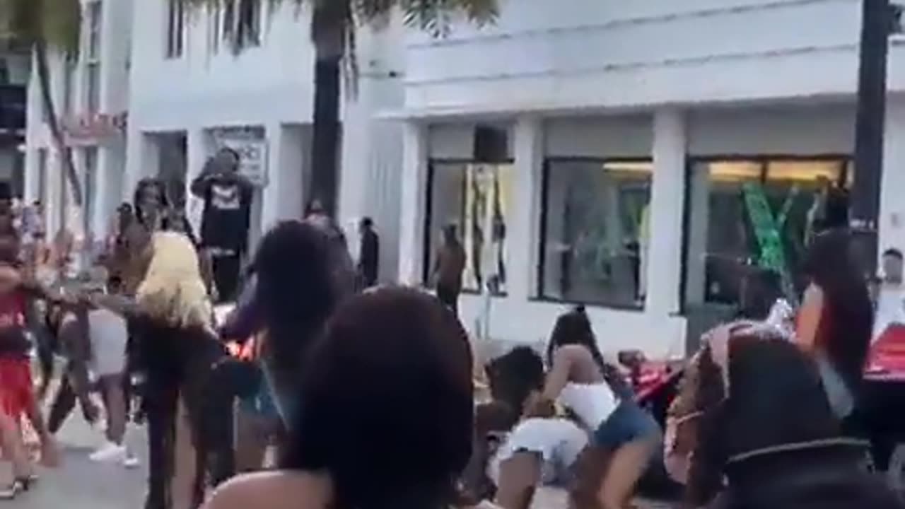 Spring Breakers in Miami Beach Let Loose in the Street, Jiggling Their Butts and Being Hooligans