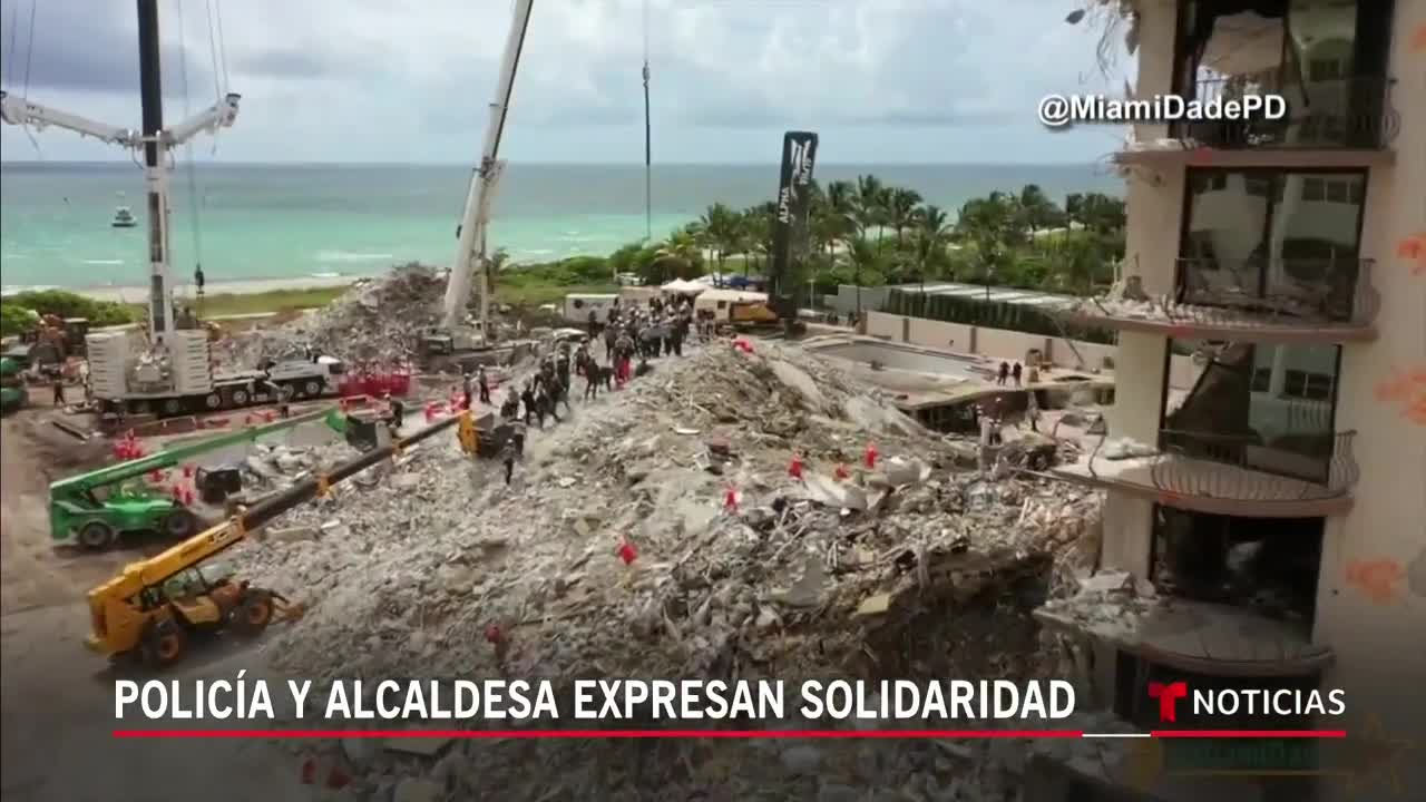 Recuerdan a las víctimas a un mes del colapso del edificio en Surfside _ Noticias Telemundo